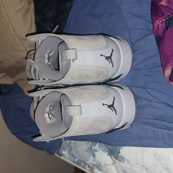 Size 7 womens Air Jordan's - Picture 2 of 5